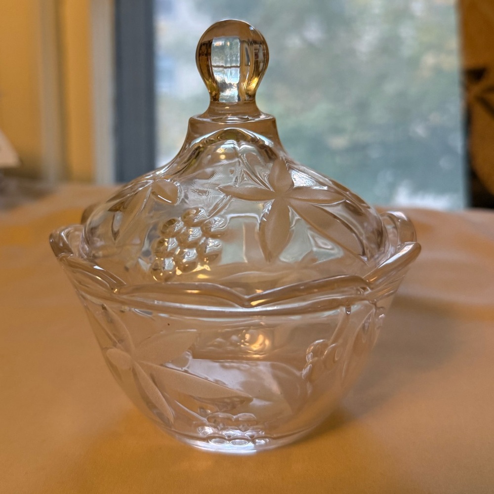 Mikasa Crystal Bowl Garden Terrace
Grape Pattern with Lid, new with box